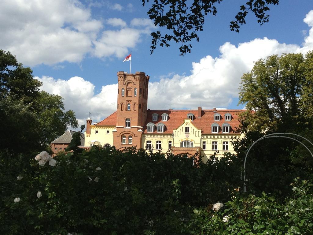 Schloss Lelkendorf - Fewo Parkblick Ngoại thất bức ảnh