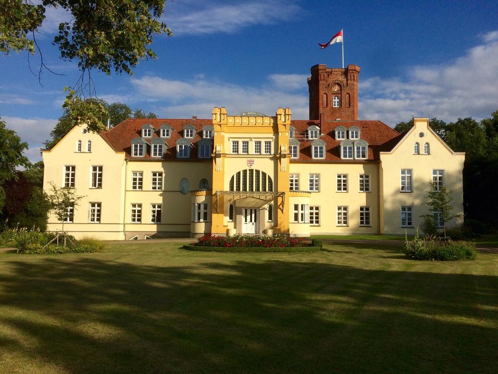 Schloss Lelkendorf - Fewo Parkblick Ngoại thất bức ảnh